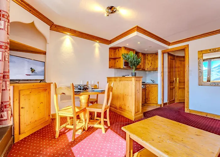 View 1br And Bunks With Balcony In Centre - Le Blanc * 瓦托伦斯