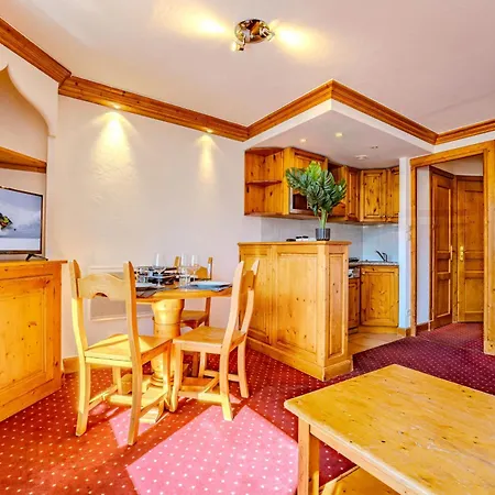 View 1br And Bunks With Balcony In Centre - Le Blanc * 발토랑스